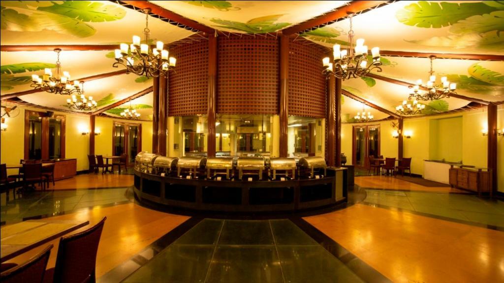 Hotel Ocean Spray Kālapettai Exterior foto