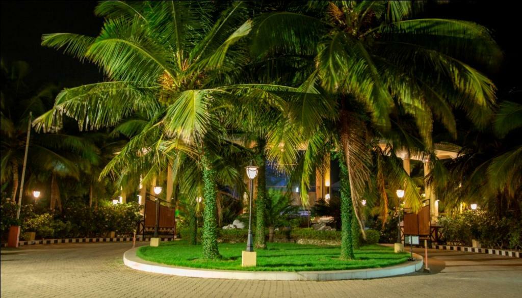 Hotel Ocean Spray Kālapettai Exterior foto