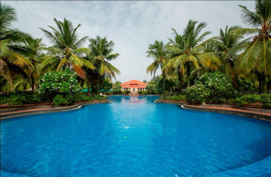 Hotel Ocean Spray Kālapettai Exterior foto