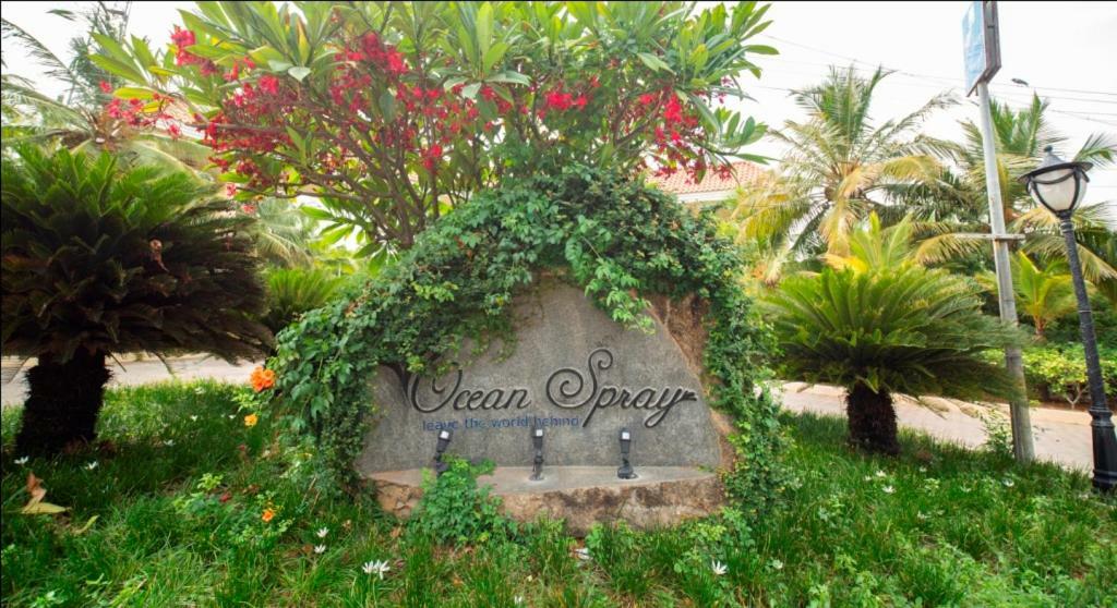 Hotel Ocean Spray Kālapettai Exterior foto