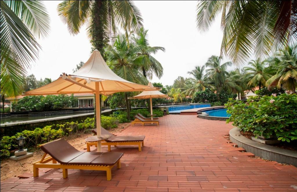Hotel Ocean Spray Kālapettai Exterior foto